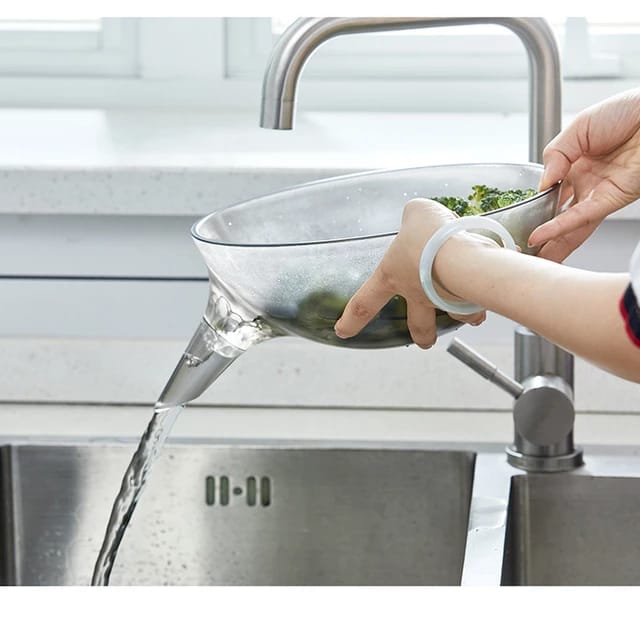 Someone cleaning something with the help of a Multifunctional Kitchen Drain Bowl