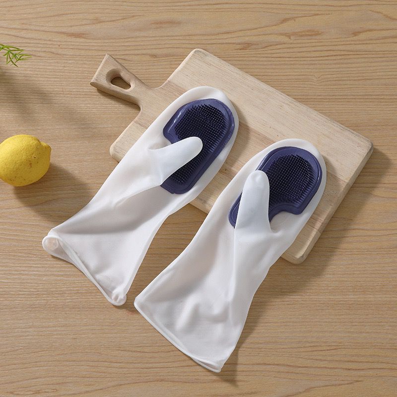 1 pair of silicone gloves for dishwashing placed on the wood in violet color